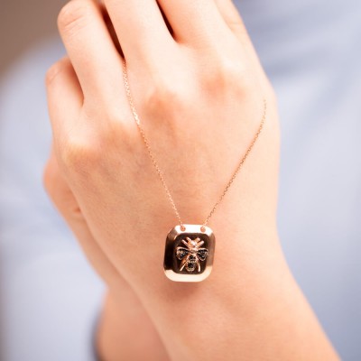 Mode Silver - Arı Motifli Taşlı Kolye Mode Silver - Arı Motifli Taşlı Kolye