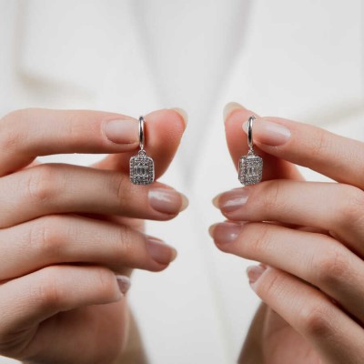 Mode Silver - Baget Taşlı Sallantılı Gümüş Küpe